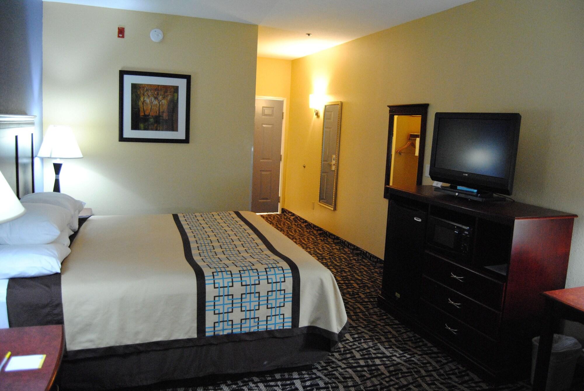 Days Inn & Suites By Wyndham Prattville-Montgomery Dış mekan fotoğraf