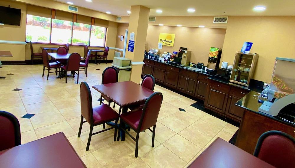 Days Inn & Suites By Wyndham Prattville-Montgomery Dış mekan fotoğraf
