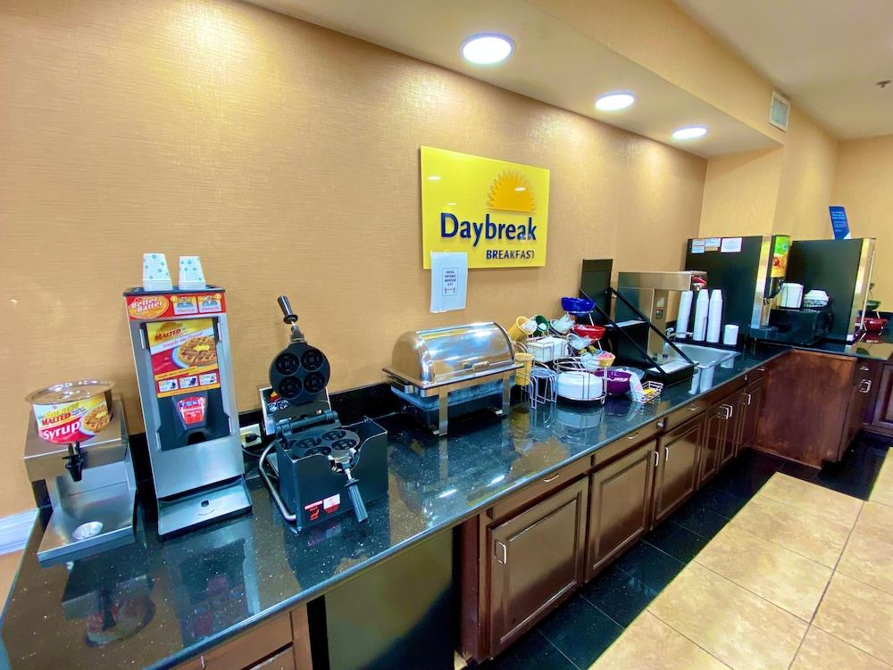 Days Inn & Suites By Wyndham Prattville-Montgomery Dış mekan fotoğraf