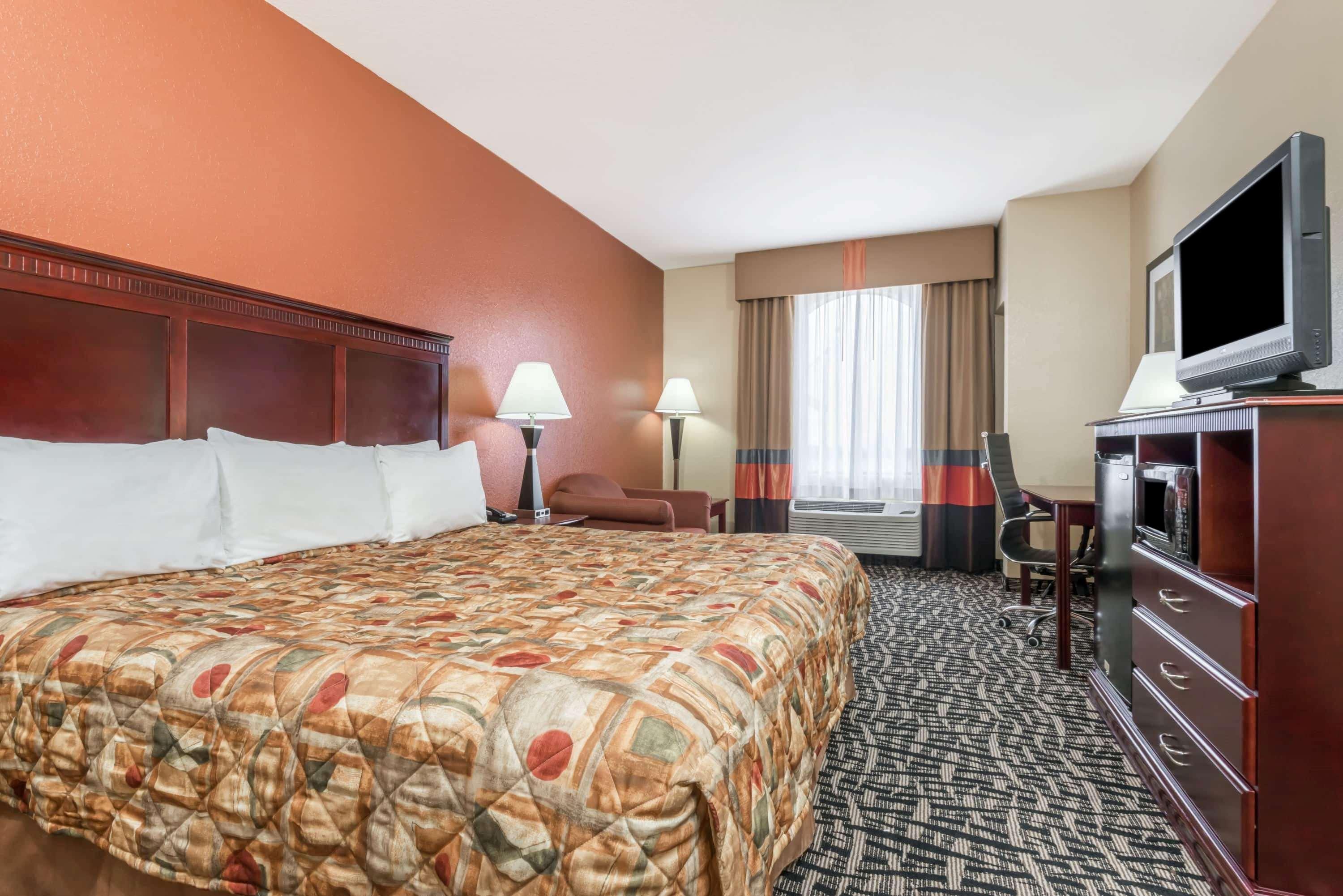 Days Inn & Suites By Wyndham Prattville-Montgomery Dış mekan fotoğraf