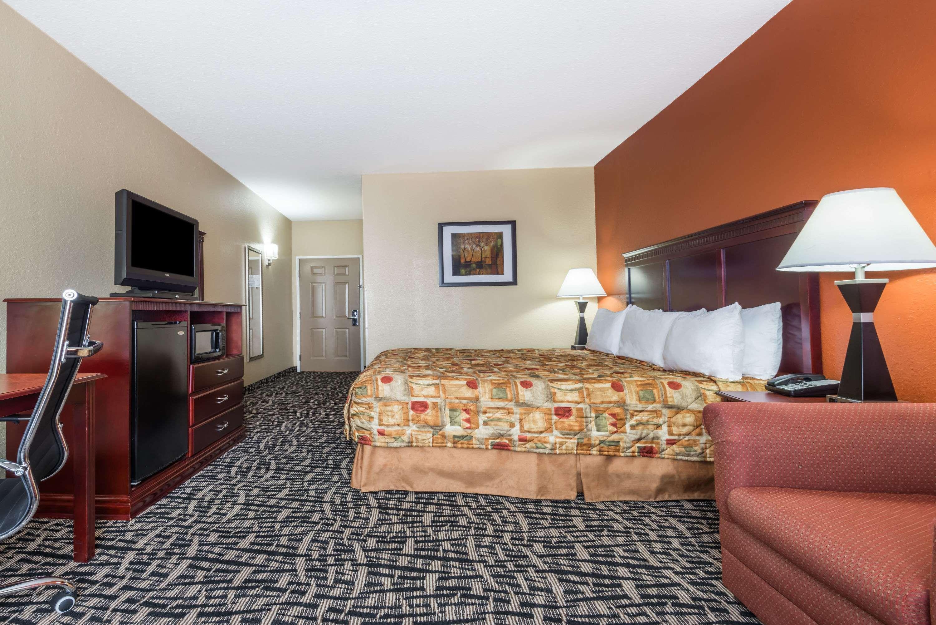 Days Inn & Suites By Wyndham Prattville-Montgomery Dış mekan fotoğraf