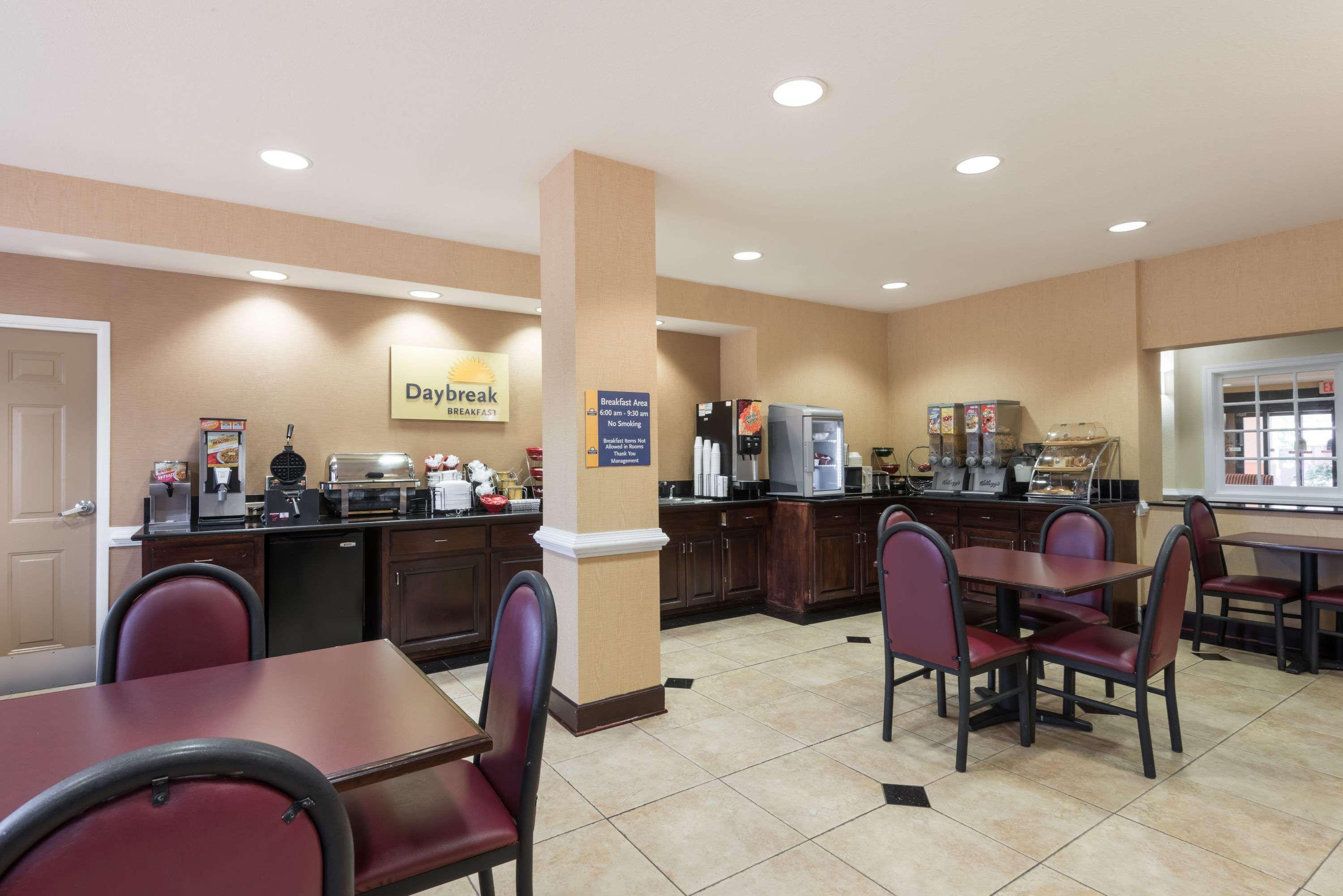 Days Inn & Suites By Wyndham Prattville-Montgomery Dış mekan fotoğraf