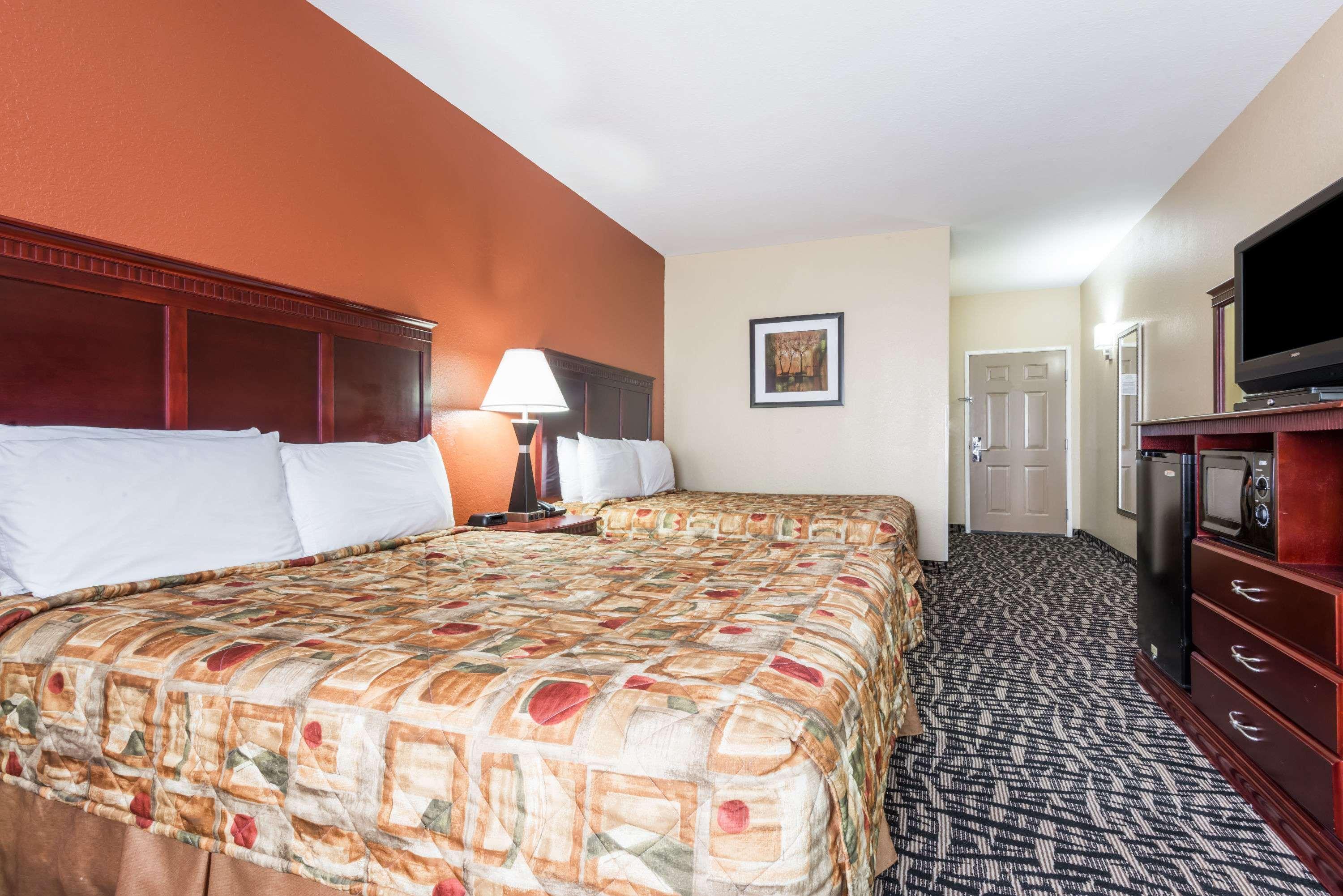 Days Inn & Suites By Wyndham Prattville-Montgomery Dış mekan fotoğraf