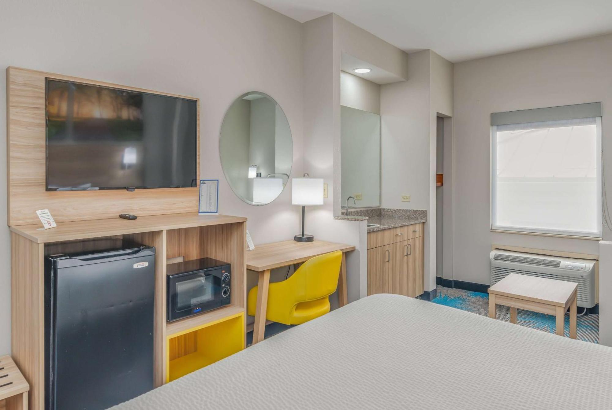 Days Inn & Suites By Wyndham Prattville-Montgomery Dış mekan fotoğraf