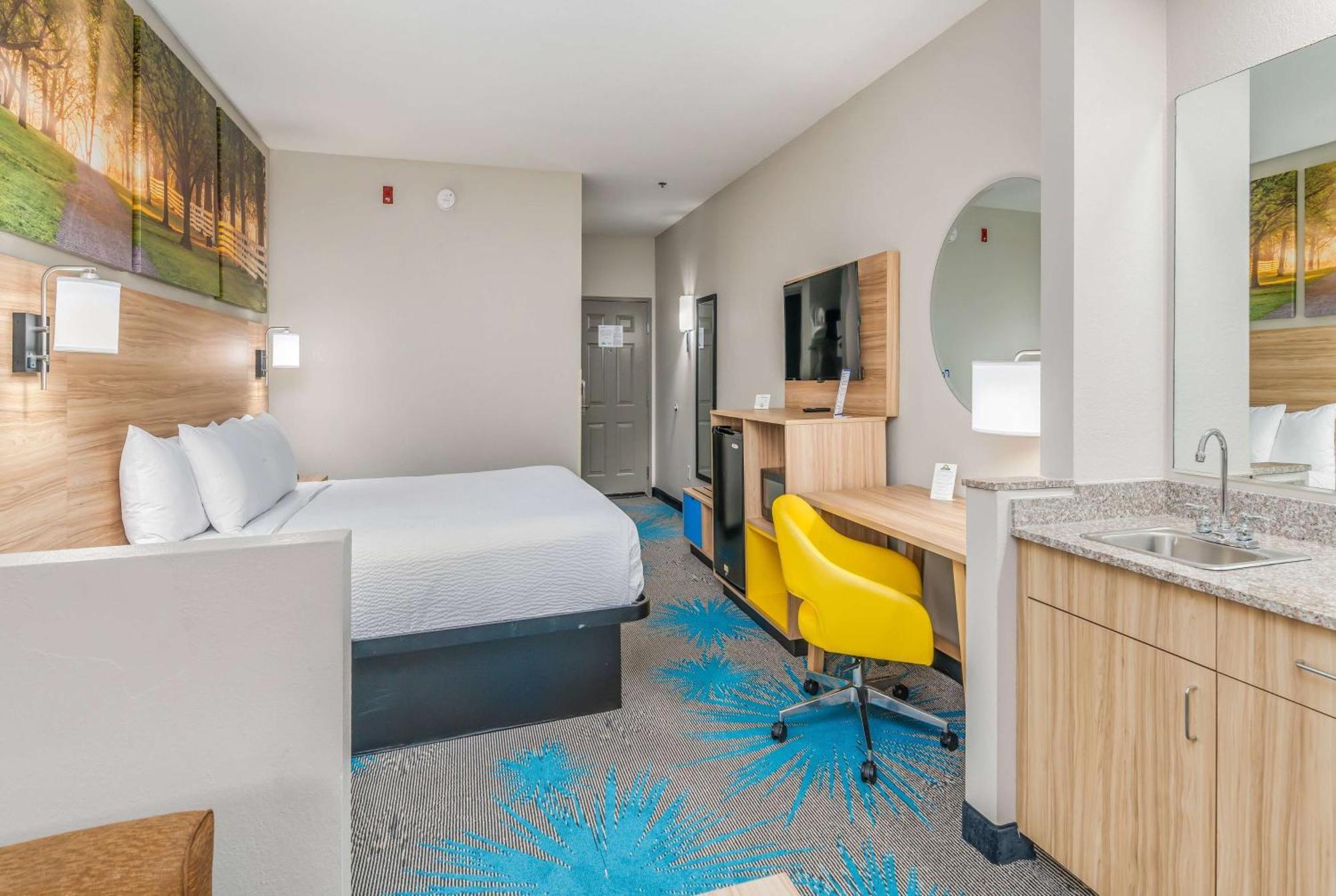 Days Inn & Suites By Wyndham Prattville-Montgomery Dış mekan fotoğraf
